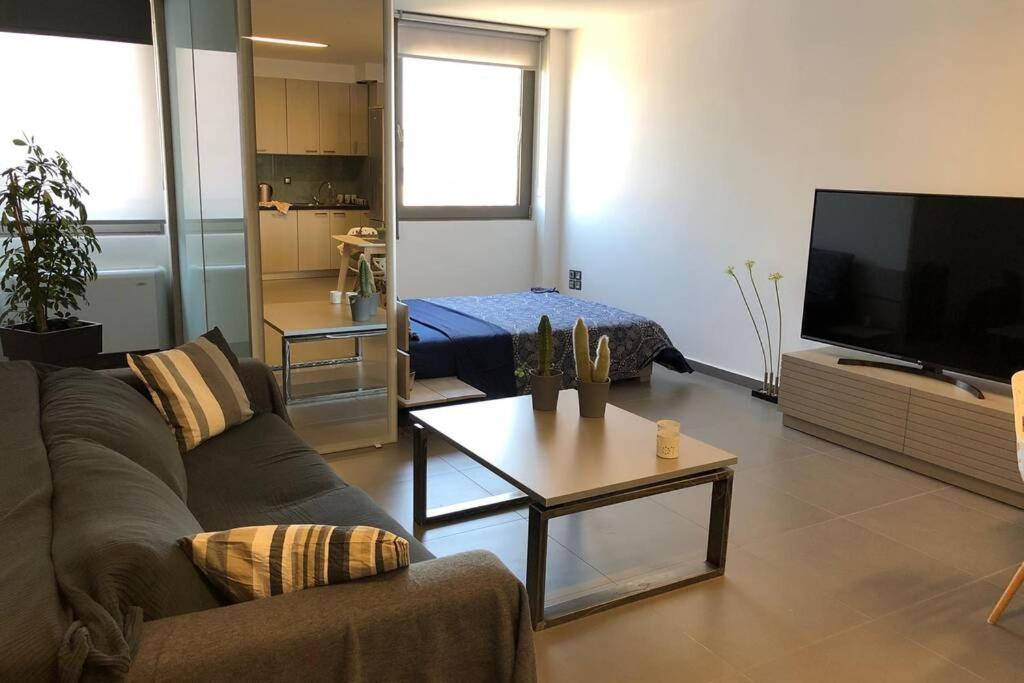 Hitech Appartment Amaliada Exterior photo